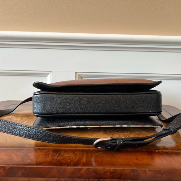 Burberry The D-Ring Medium Bag in Tan Leather with Vintage Check Motif - Picture 6 of 11